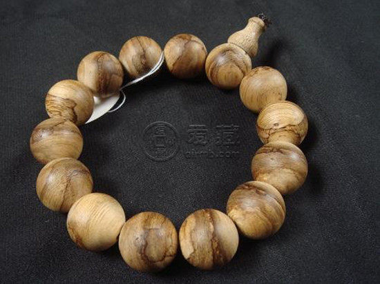 沉香功效紅土作用是什么_沉香功效紅土作用與功效_紅土沉香的功效與作用