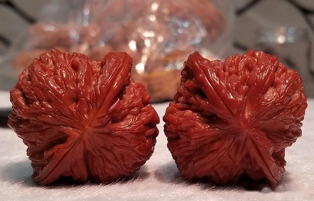 核桃盤紅是什么原理_如何盤核桃又紅又亮_核桃盤紅了又變黑紅怎么辦