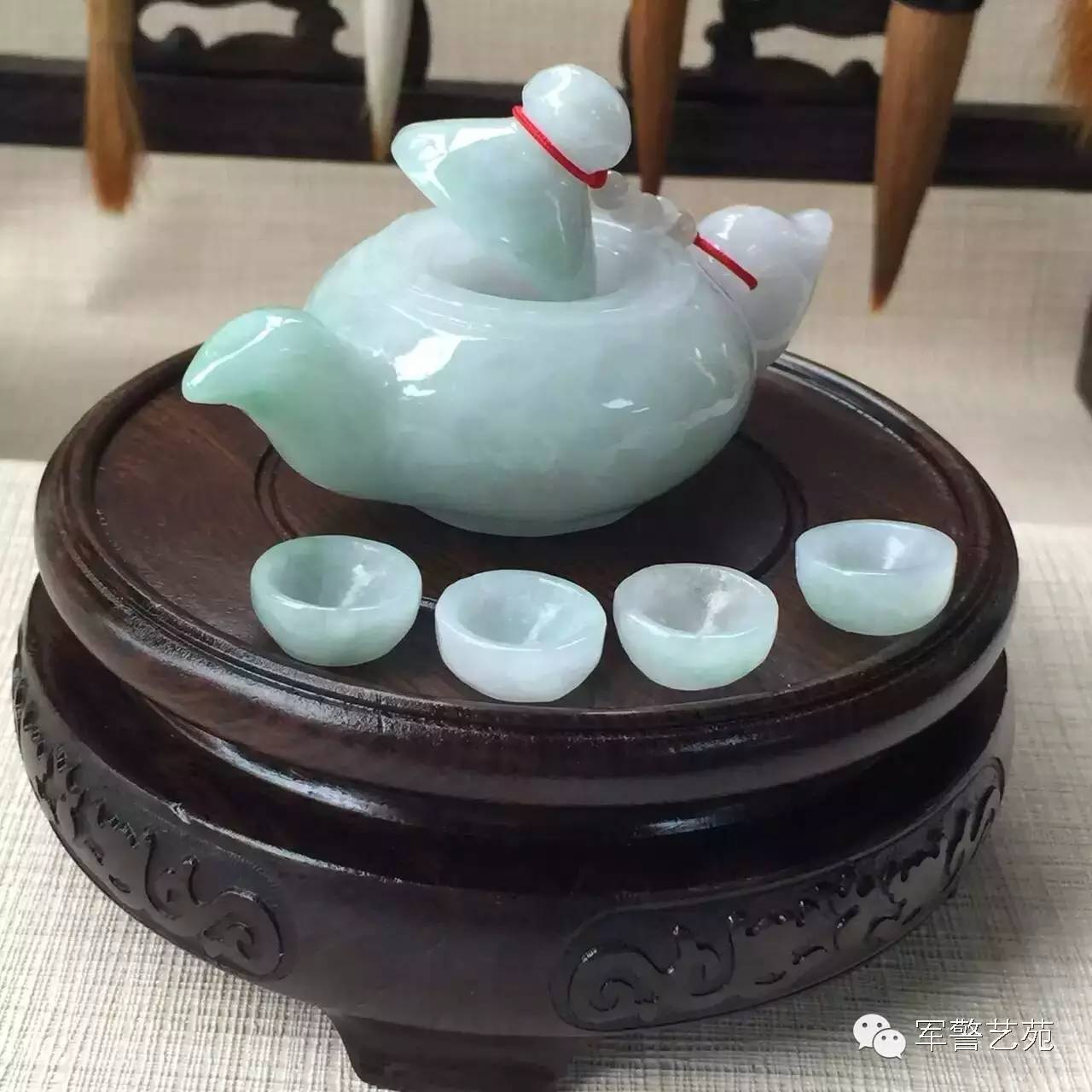 白花蜜蠟和黃蜜蠟哪個好_蜜蠟黃白花是啥料_蜜蠟是帶白花好還是純黃好