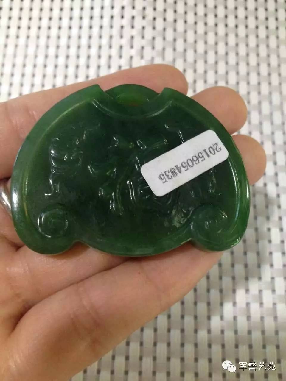 蜜蠟黃白花是啥料_白花蜜蠟和黃蜜蠟哪個好_蜜蠟是帶白花好還是純黃好