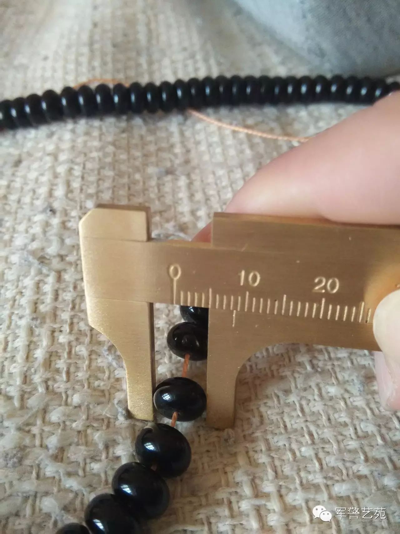 蜜蠟是帶白花好還是純黃好_蜜蠟黃白花是啥料_白花蜜蠟和黃蜜蠟哪個好