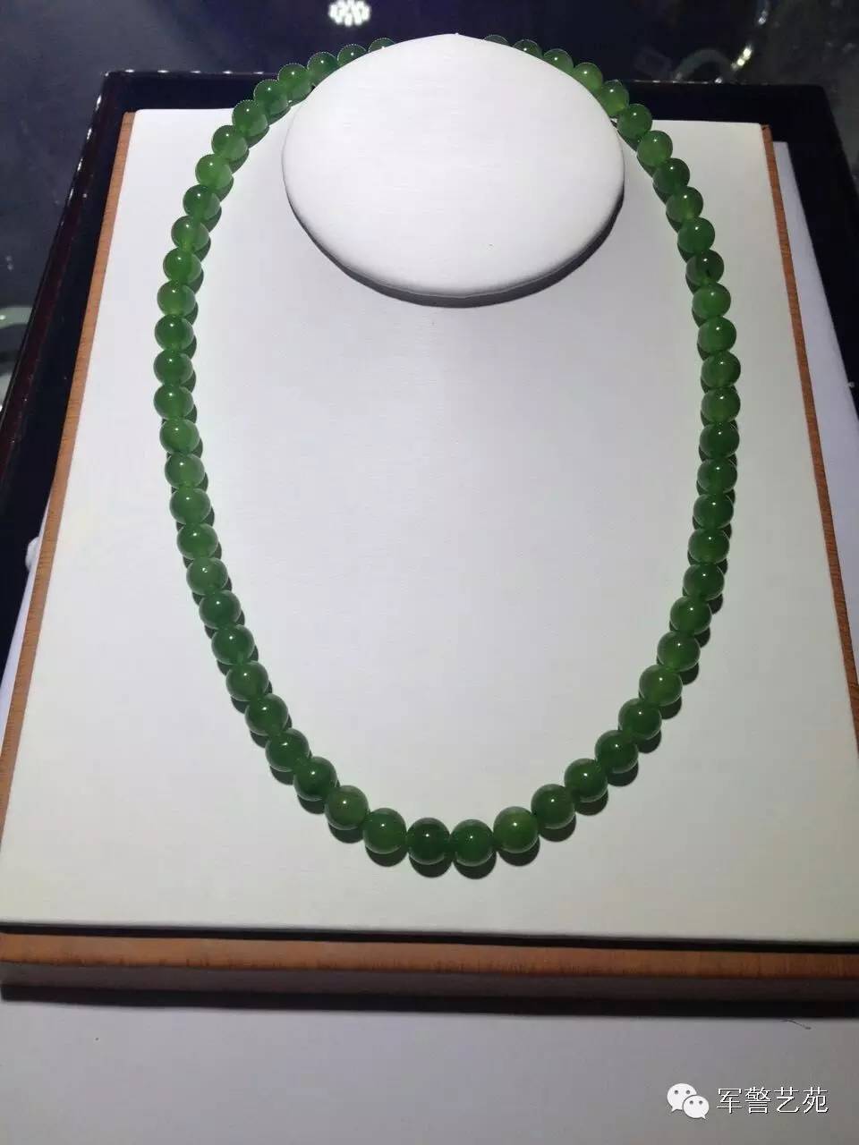 白花蜜蠟和黃蜜蠟哪個好_蜜蠟黃白花是啥料_蜜蠟是帶白花好還是純黃好