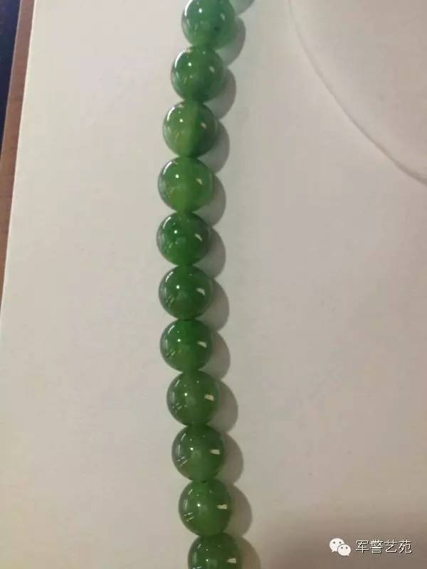 蜜蠟黃白花是啥料_蜜蠟是帶白花好還是純黃好_白花蜜蠟和黃蜜蠟哪個好