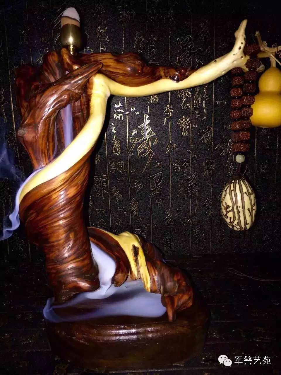 蜜蠟是帶白花好還是純黃好_蜜蠟黃白花是啥料_白花蜜蠟和黃蜜蠟哪個好