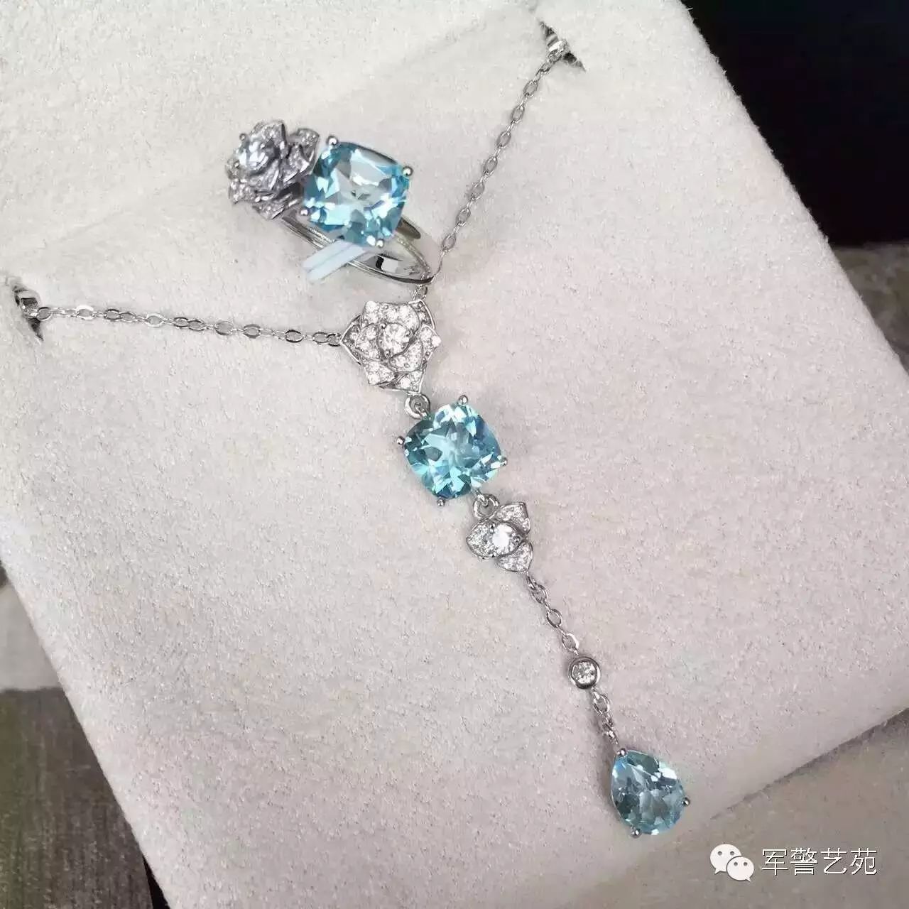 白花蜜蠟和黃蜜蠟哪個好_蜜蠟是帶白花好還是純黃好_蜜蠟黃白花是啥料