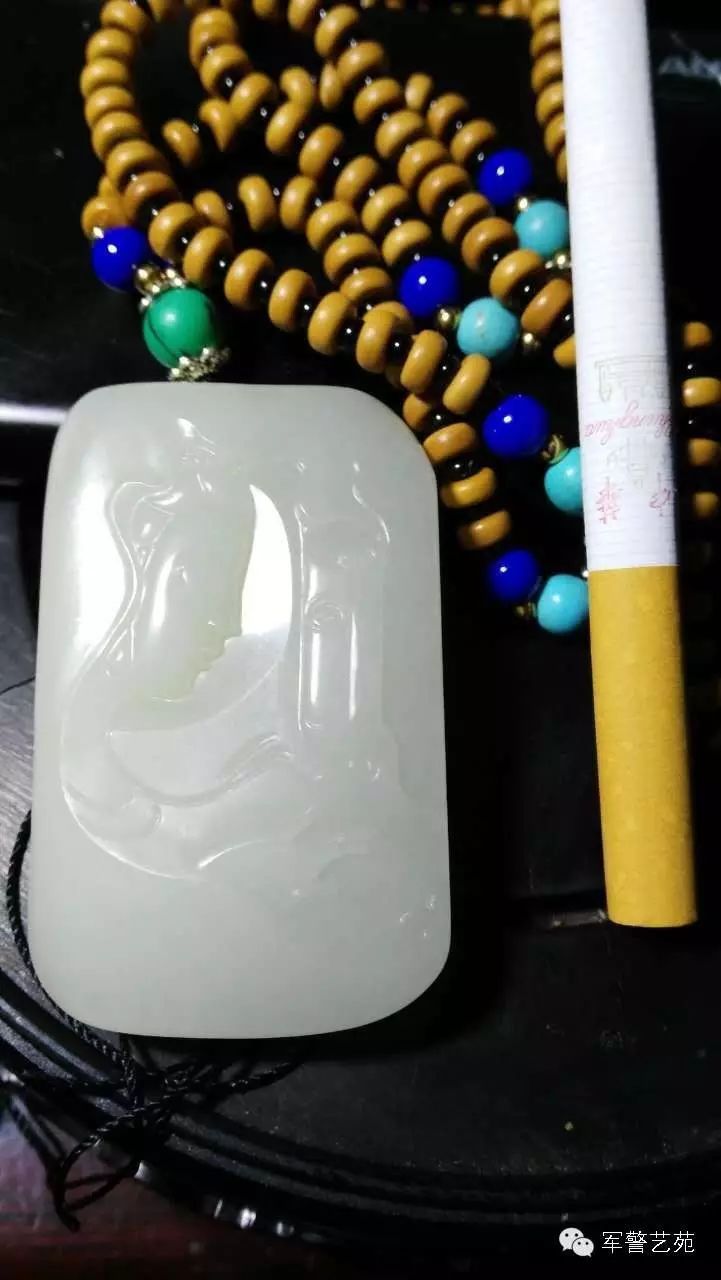 蜜蠟黃白花是啥料_蜜蠟是帶白花好還是純黃好_白花蜜蠟和黃蜜蠟哪個好