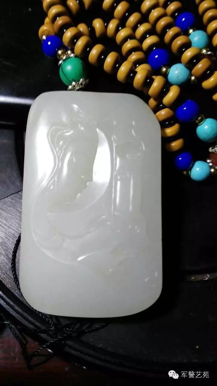 蜜蠟是帶白花好還是純黃好_白花蜜蠟和黃蜜蠟哪個好_蜜蠟黃白花是啥料