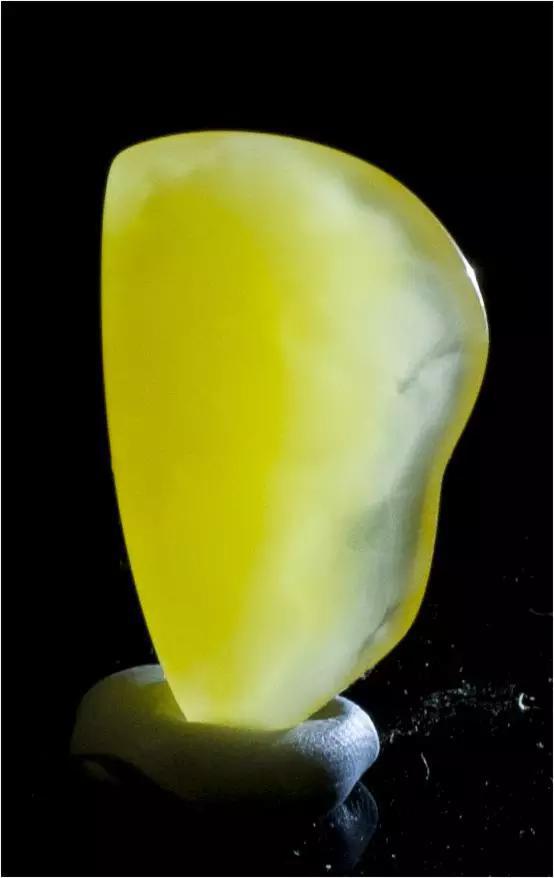 石蜜蠟手鏈值錢嗎_蜜蠟是石頭嗎_蜜蠟和石頭有什么區別