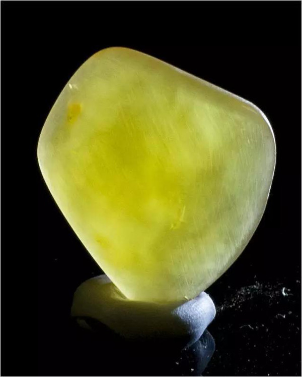 蜜蠟和石頭有什么區別_石蜜蠟手鏈值錢嗎_蜜蠟是石頭嗎