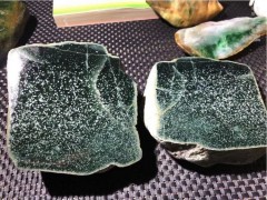 60000元翡翠賭石，切開價值連城“雪花棉”墨翠，全城轟動