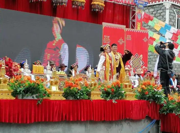 蜜蠟項鏈多少顆珠子最好_蜜蠟項鏈好處_蜜蠟項鏈一般多少錢