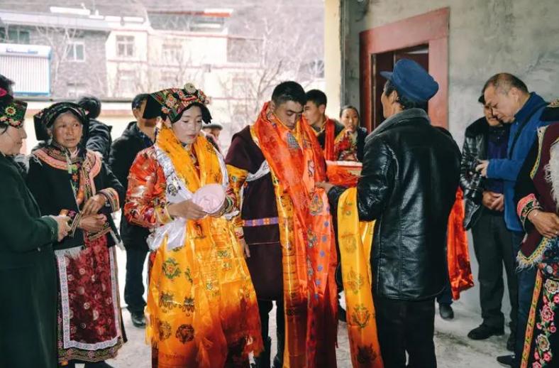 蜜蠟項鏈一般多少錢_蜜蠟項鏈好處_蜜蠟項鏈多少顆珠子最好