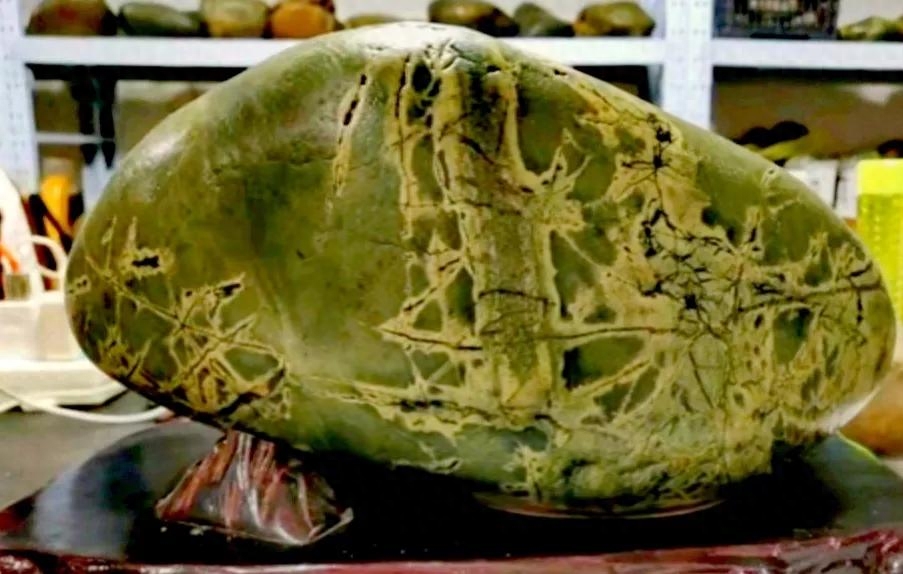 奇石哺育_孕育奇石圖片_奇石孕育