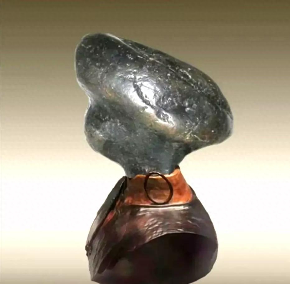 孕育奇石圖片_奇石孕育_奇石哺育