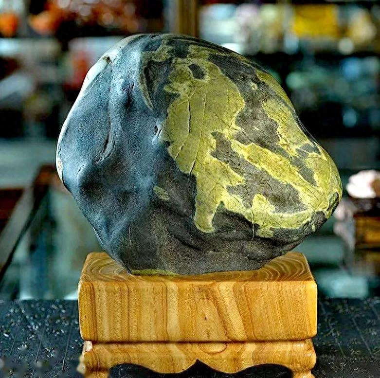 孕育奇石圖片_奇石孕育_奇石哺育