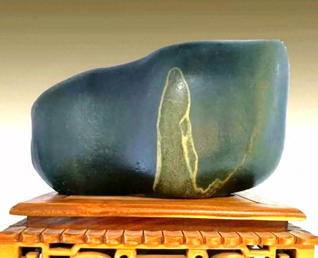 奇石孕育_奇石哺育_孕育奇石圖片