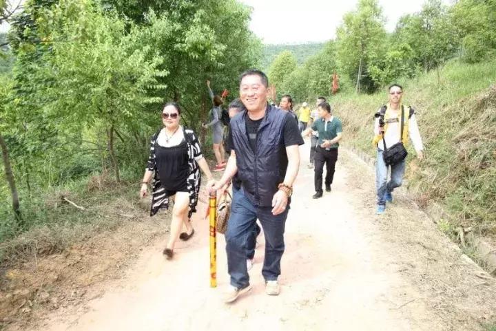 清遠奇石公園_清遠市奇石市場在哪里_清遠奇石河風景區簡介