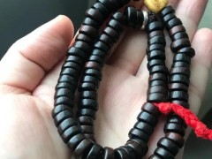 “盤了幾十年的小葉紫檀，到底是啥樣？漂亮得像巧克力豆”